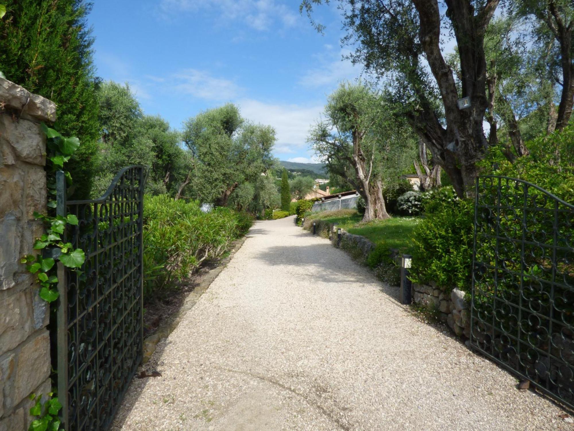 Apartment Cezanne With Heated Pool And Private Garden Chateauneuf-Grasse Экстерьер фото